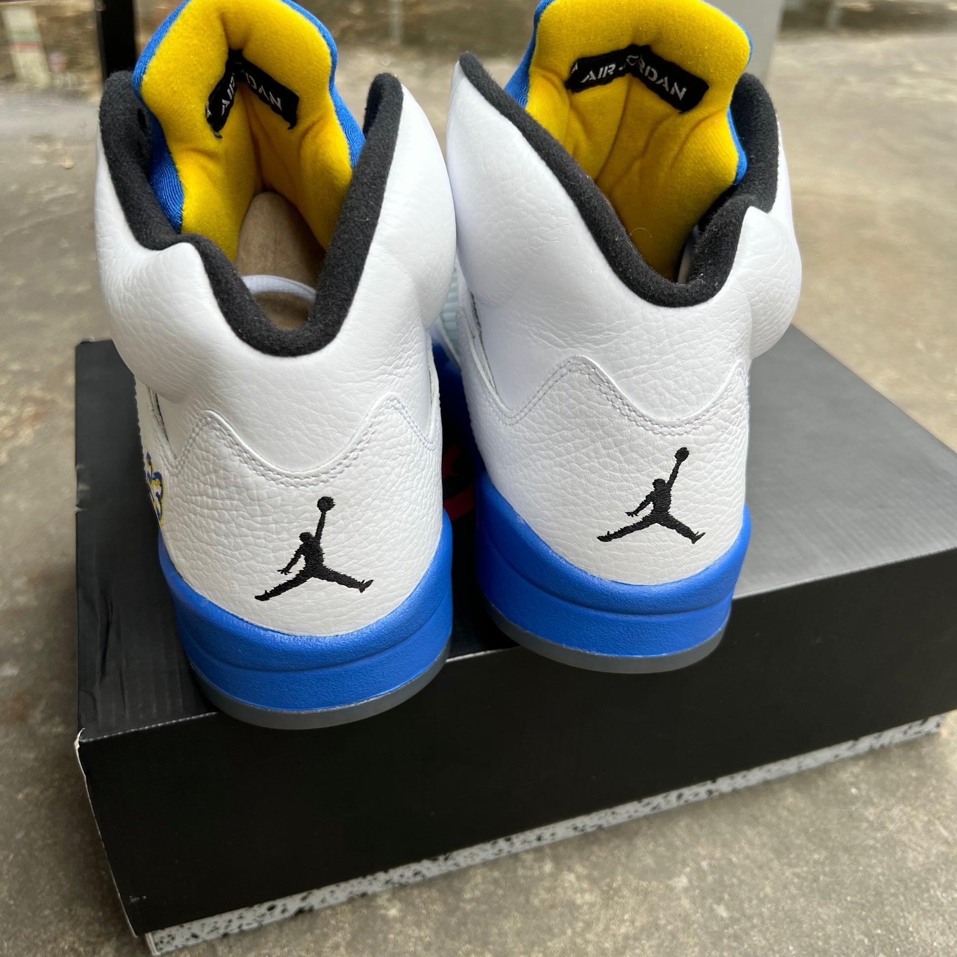 Nike air jordan 5 laney sales
